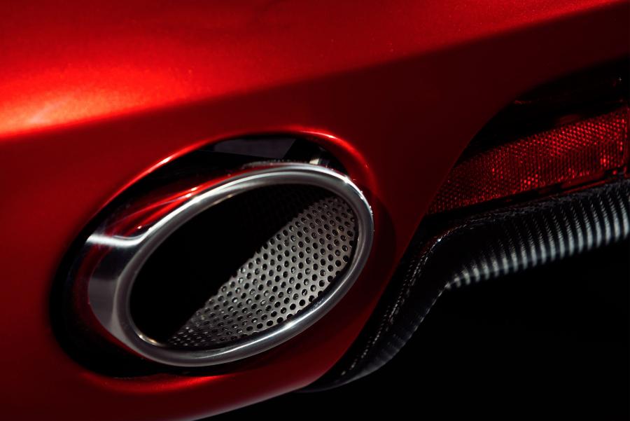 Детали экстерьера Aston Martin Rapide S 2013 года  (фото 18 из 69)